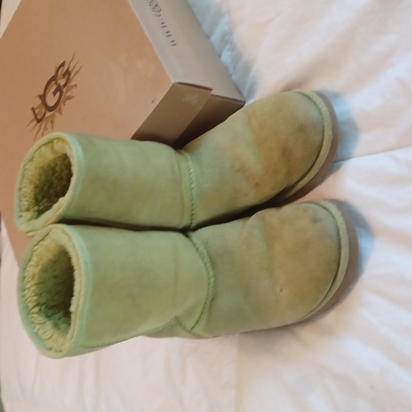 UGG Shoes Extremely Well Loved Classic Short Uggs Sz 8 Lime Green Poshmark
